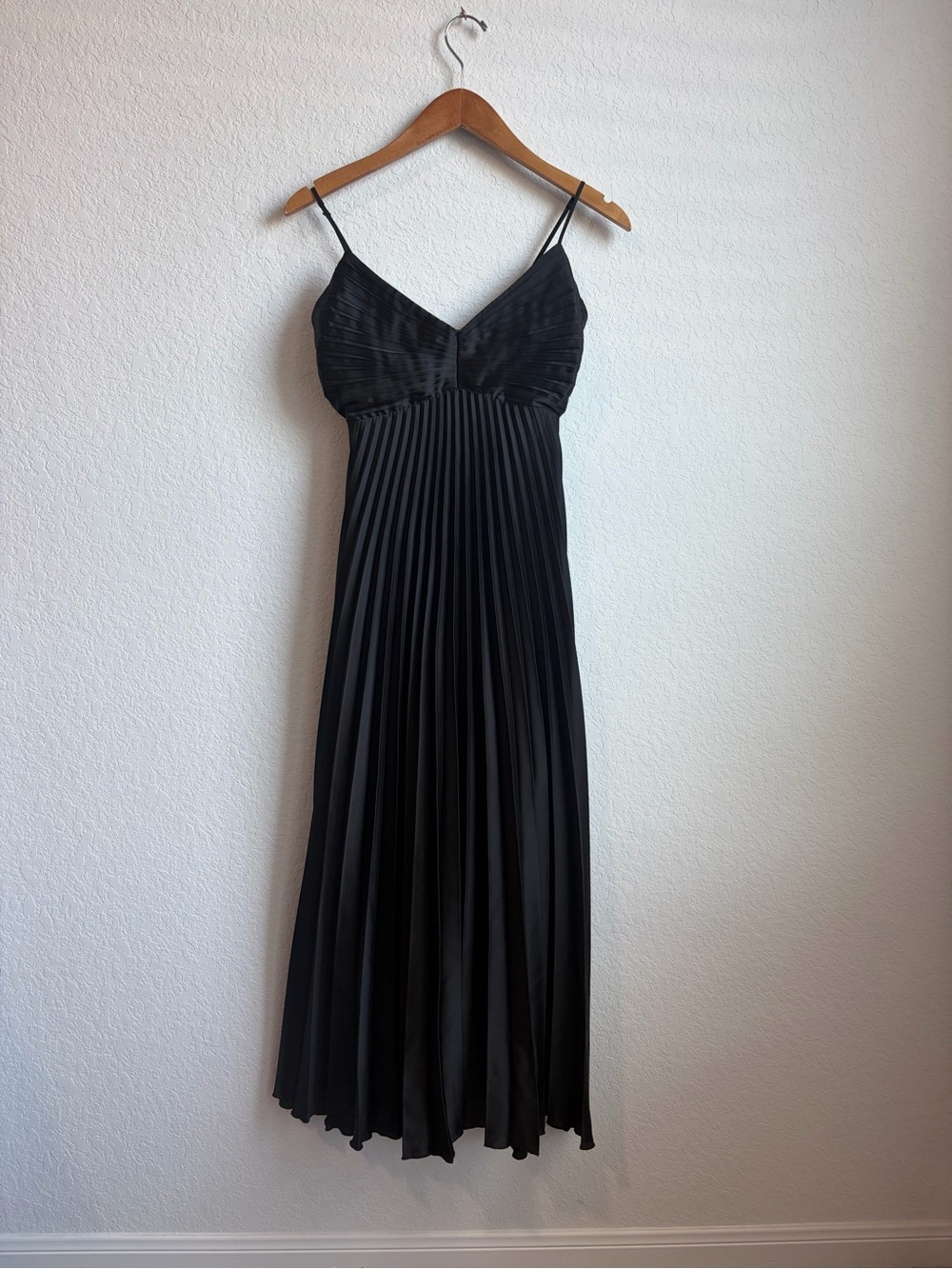 Abercrombie And Fitch XSP Black Pleated Spaghetti-Strap Maxi Dress